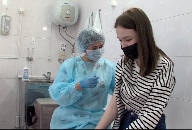 Назвали число вакцинированных от ковида школьников в Ярославской области