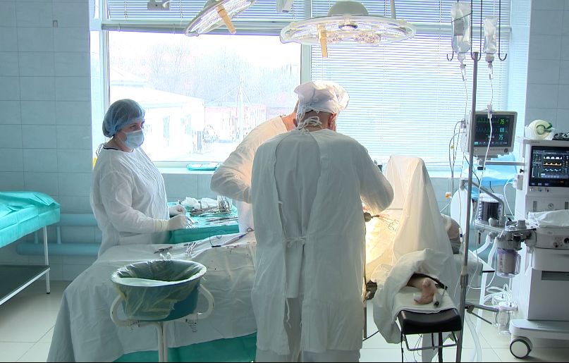 В Ярославле онкологи провели уникальную операцию по удалению 14-сантиметровой опухоли