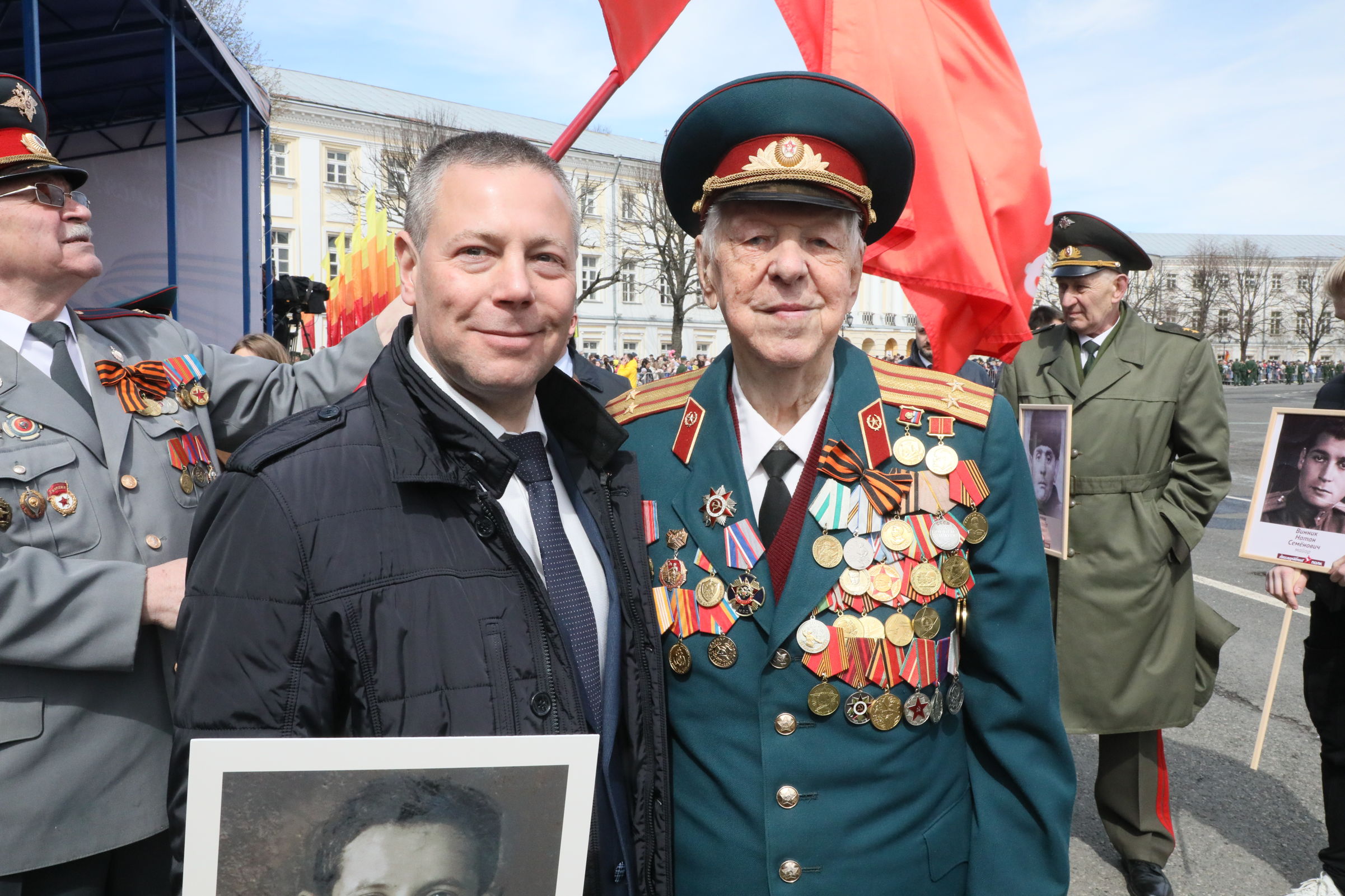Михаил Евраев принял участие в праздничных мероприятиях в честь Дня Победы