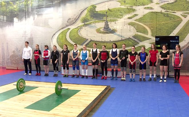 В Ярославле продолжается Чемпионат ЦФО по тяжелой атлетике
