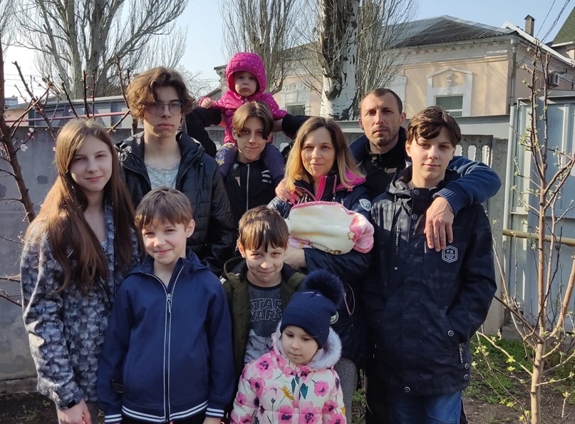 Срочно нужна помощь: семья с 9 детьми эвакуируется в Ярославль из Украины