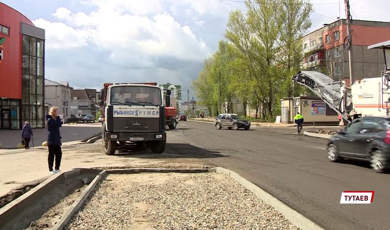 Ярославские депутаты проверили ремонт дорог и дворов в Тутаеве