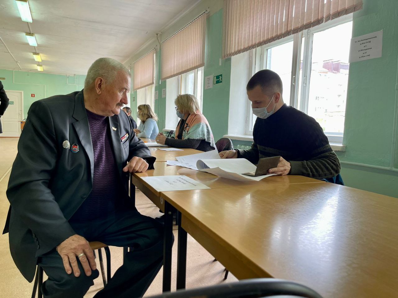 Жители Рыбинска голосуют на выборах главы города