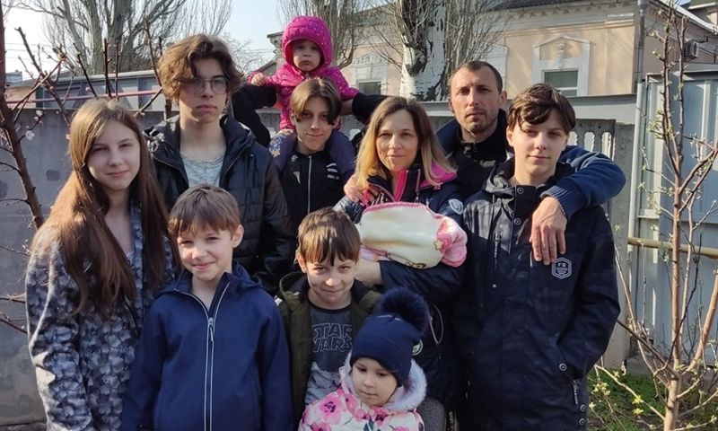 Эвакуация с Украины заняла неделю: в Ярославль приехала семья матери-героини с 9 детьми