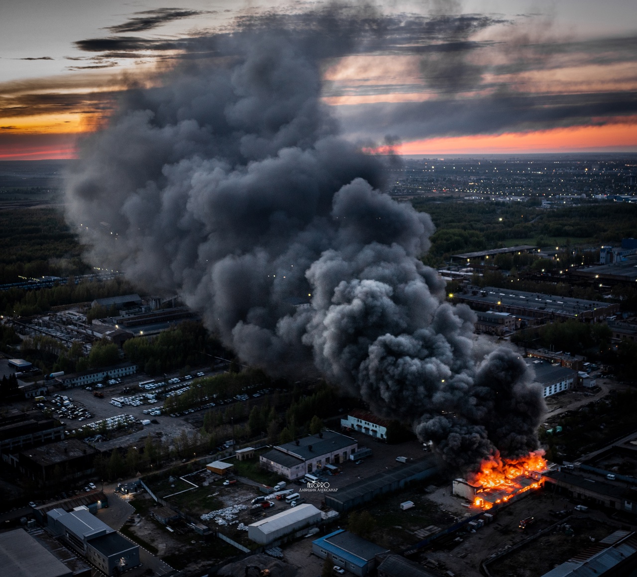 Пожар ликвидировали только к утру: МЧС о возгорании завода на Гагарина