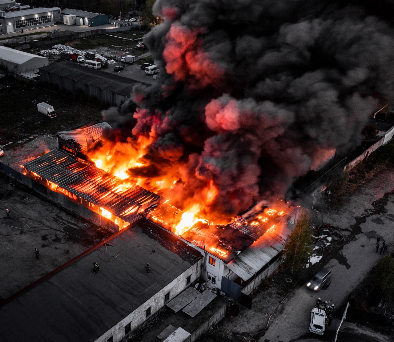 Пожар ликвидировали только к утру: МЧС о возгорании завода на Гагарина