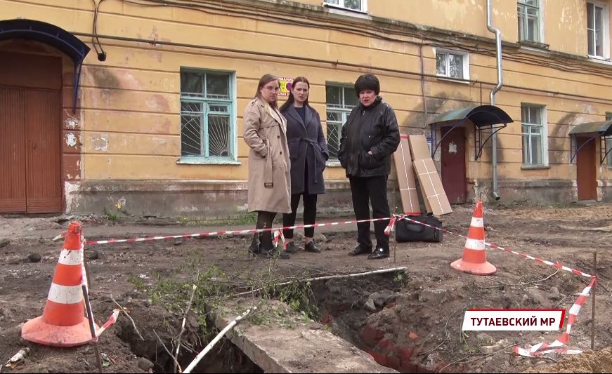В поселке Константиновский бригада рабочих благоустраивала двор и обнаружила подземную дорогу
