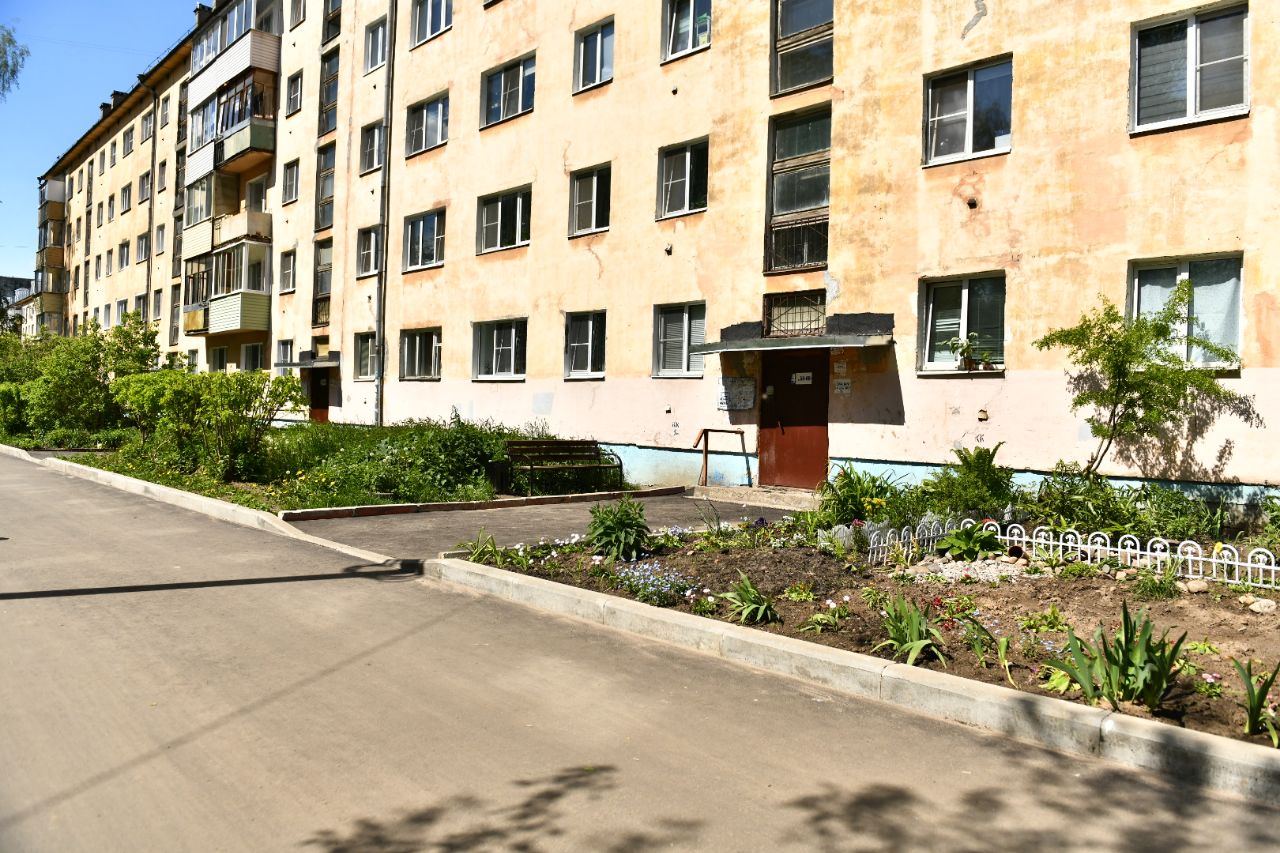 В Заволжском районе Ярославля отремонтирован двор по программе «Решаем вместе!»