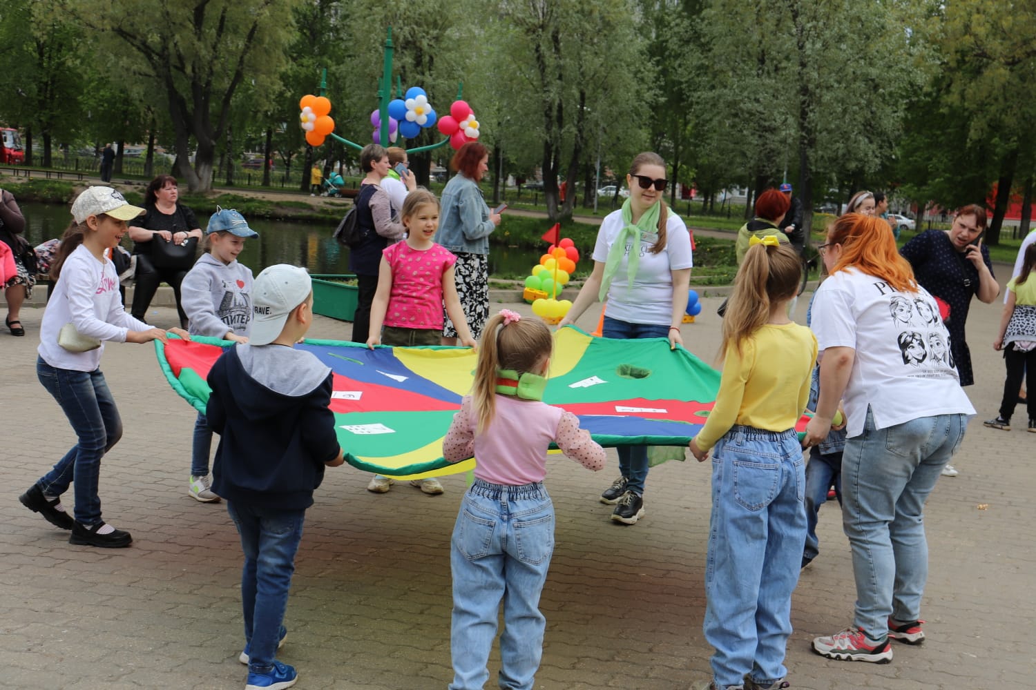 Вместе ради детей: в парке «30-летия Победы» в Ярославле прошли праздничные мероприятия