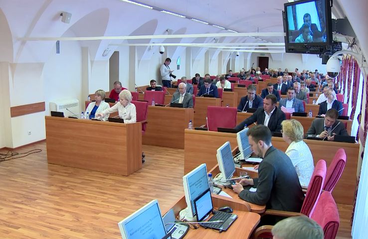 Выборы и изменения в бюджете: в Ярославле состоялось внеочередное заседание областной думы