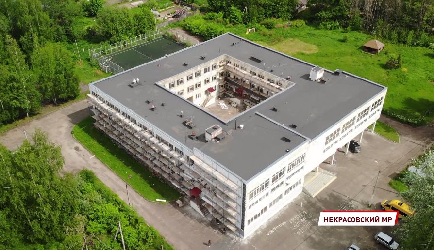 Интерактивные доски и регулируемые парты: в школе Некрасовского района идет масштабный ремонт