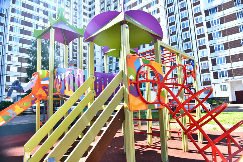 В Брагино установили 10 новых детских площадок: адреса