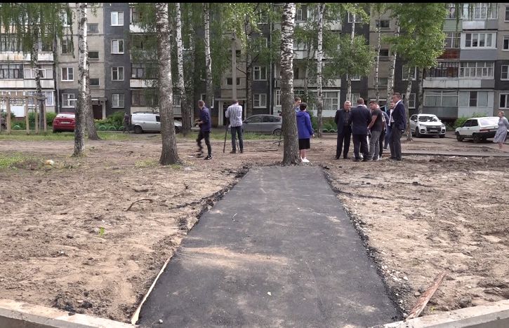 Глава региона раскритиковал ремонт во дворе 8-ого дома на улице Серго Орджоникидзе в Ярославле