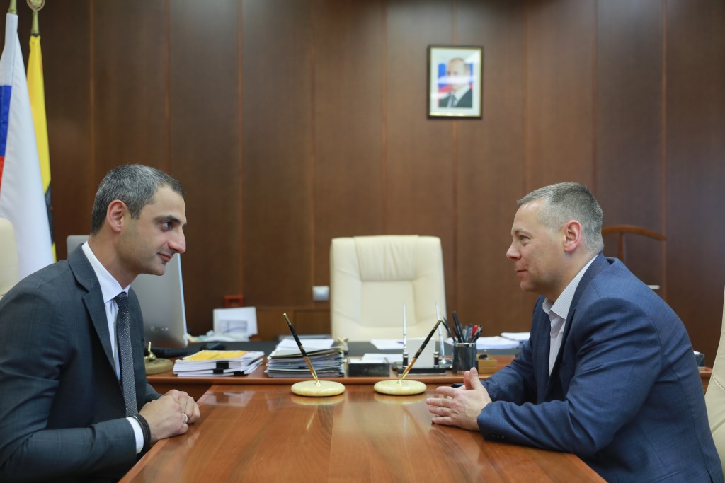 Михаил Евраев обсудил вопросы поддержки малого и среднего бизнеса с руководителем федеральной Корпорации МСП