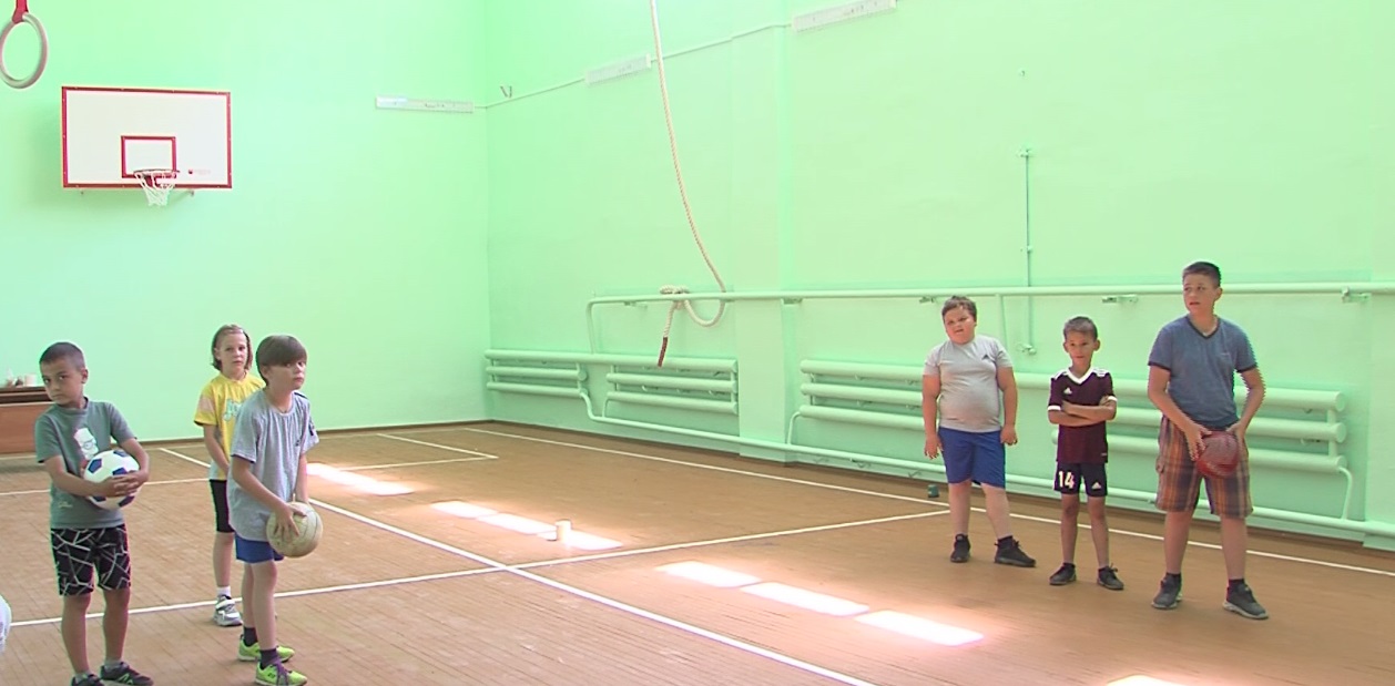 В Хмельниковской школе Ростовского района почти закончен ремонт спортивного зала