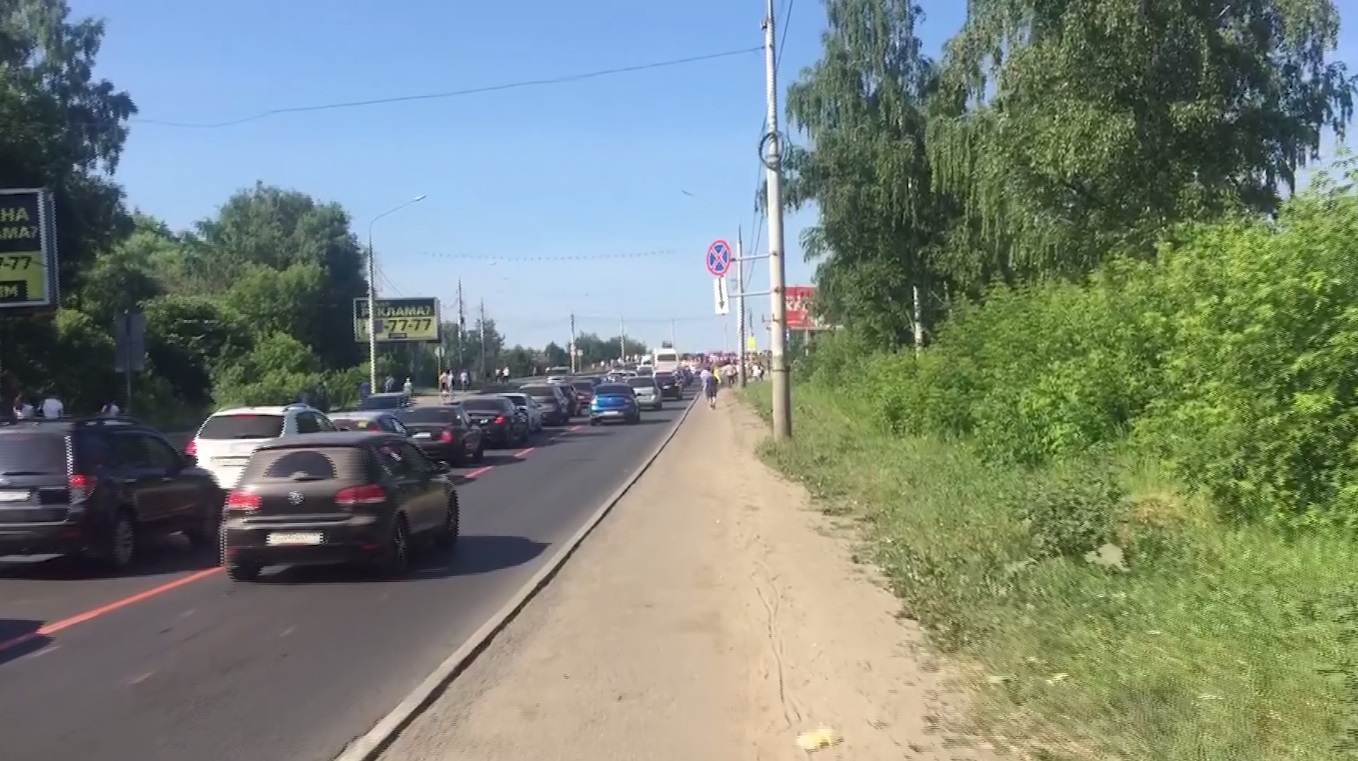 Ярославцы встали в пробки после перекрытия Октябрьского моста