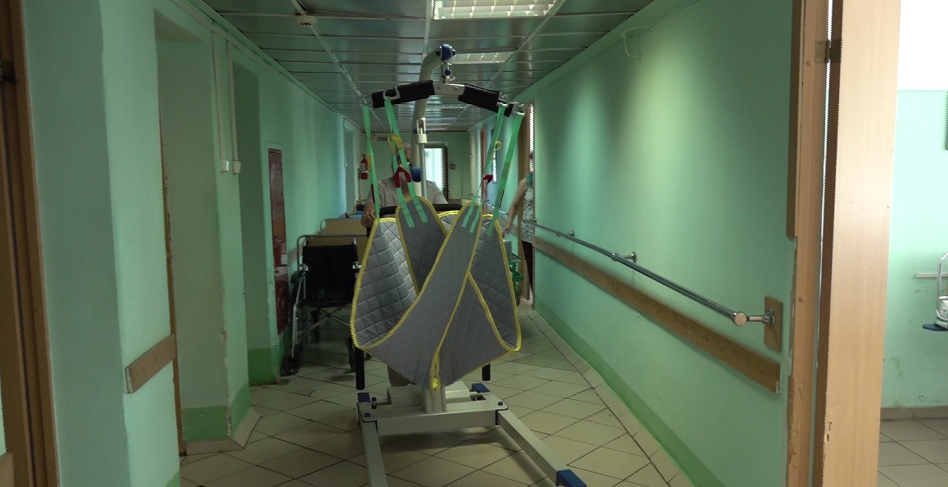 Тяжелобольных пациентов в больнице №2 Ярославля будут перевозить на современном подъемнике