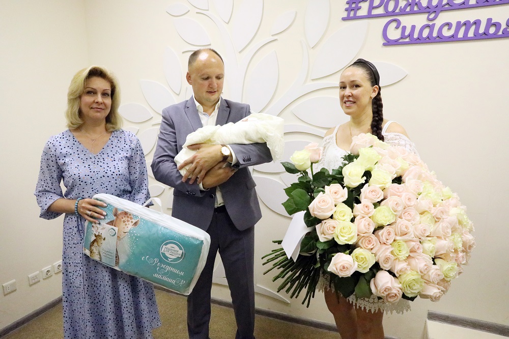 ​Тысяча семей новорожденных получила подарки по губернаторской акции «Привет, малыш!»