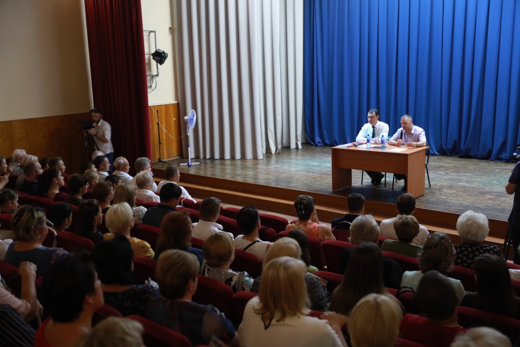 Михаил Евраев рассказал жителям Тутаева о планах по обустройству переправы через Волгу