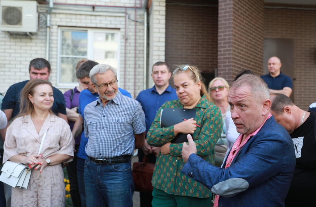 В Ярославле проверили ход благоустройства дворов в Кировском районе и обсудили ремонт дорог