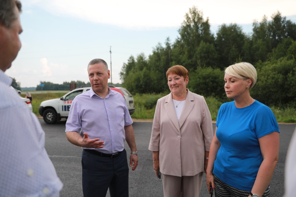 Михаил Евраев проверил качество ремонта дорог и работы по программе «Наши дворы» в Рыбинском районе 27 июля