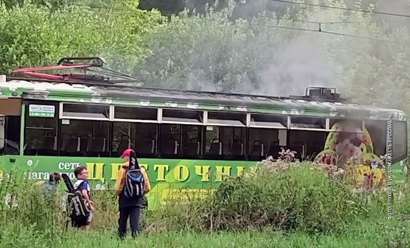 В Дзержинском районе Ярославля загорелся трамвай