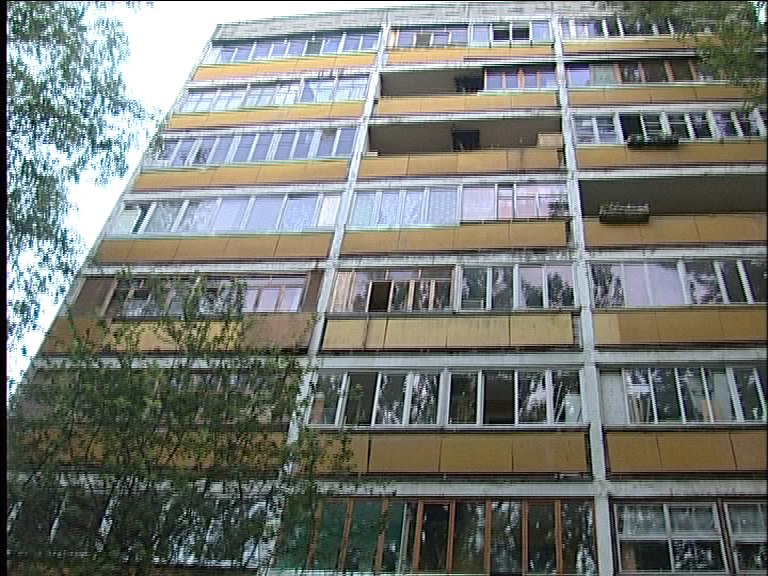 Тело умершей женщины обнаружили в многоэтажке в Ярославле