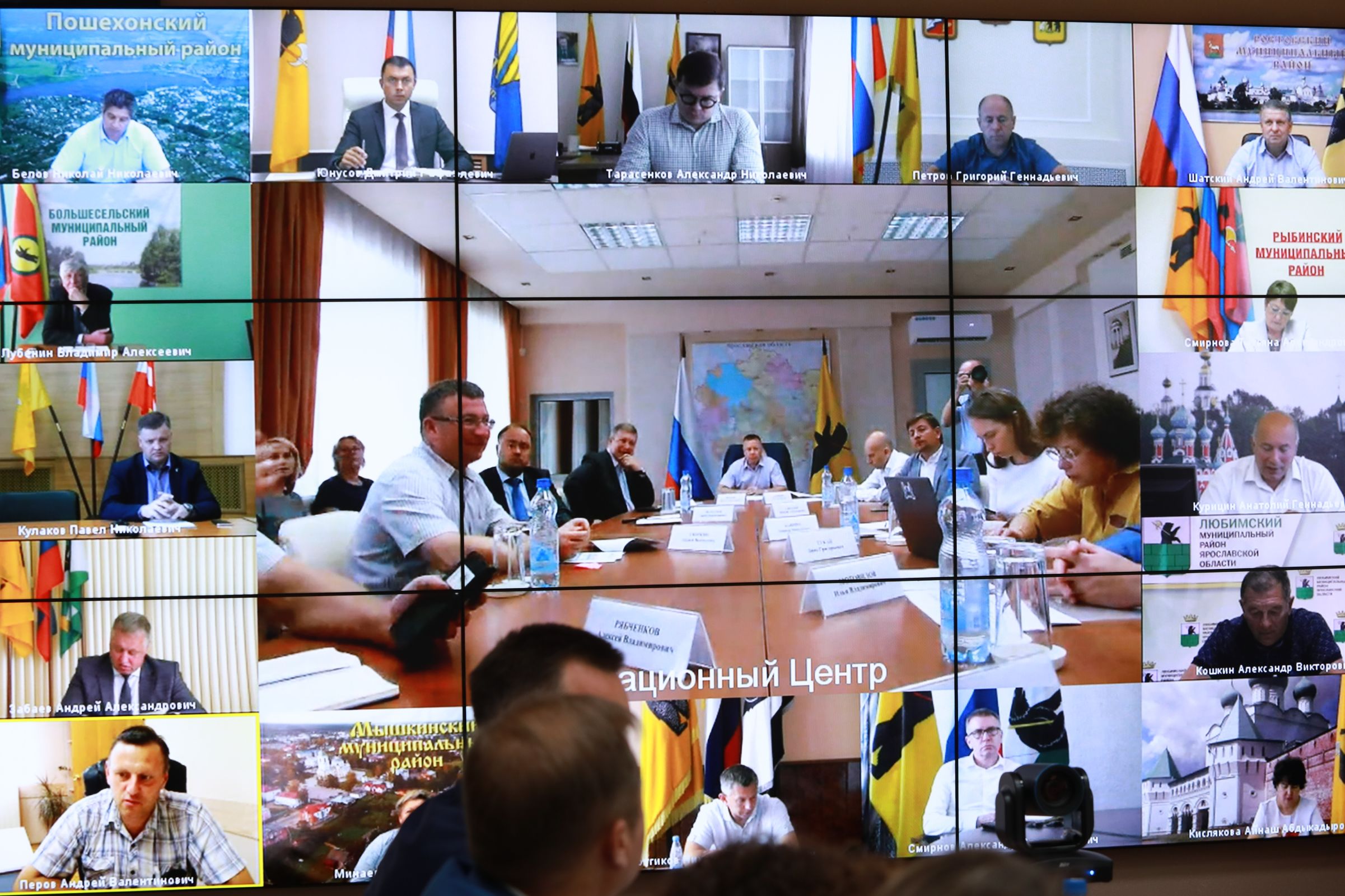 Реализацию программы «Наши дворы» обсудили на совещании в Правительстве области