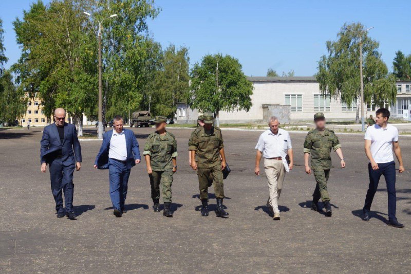 Временно исполняющий обязанности губернатора Ярославской области навестил ярославских добровольцев, проходящих обучение для участия в специальной военной операции