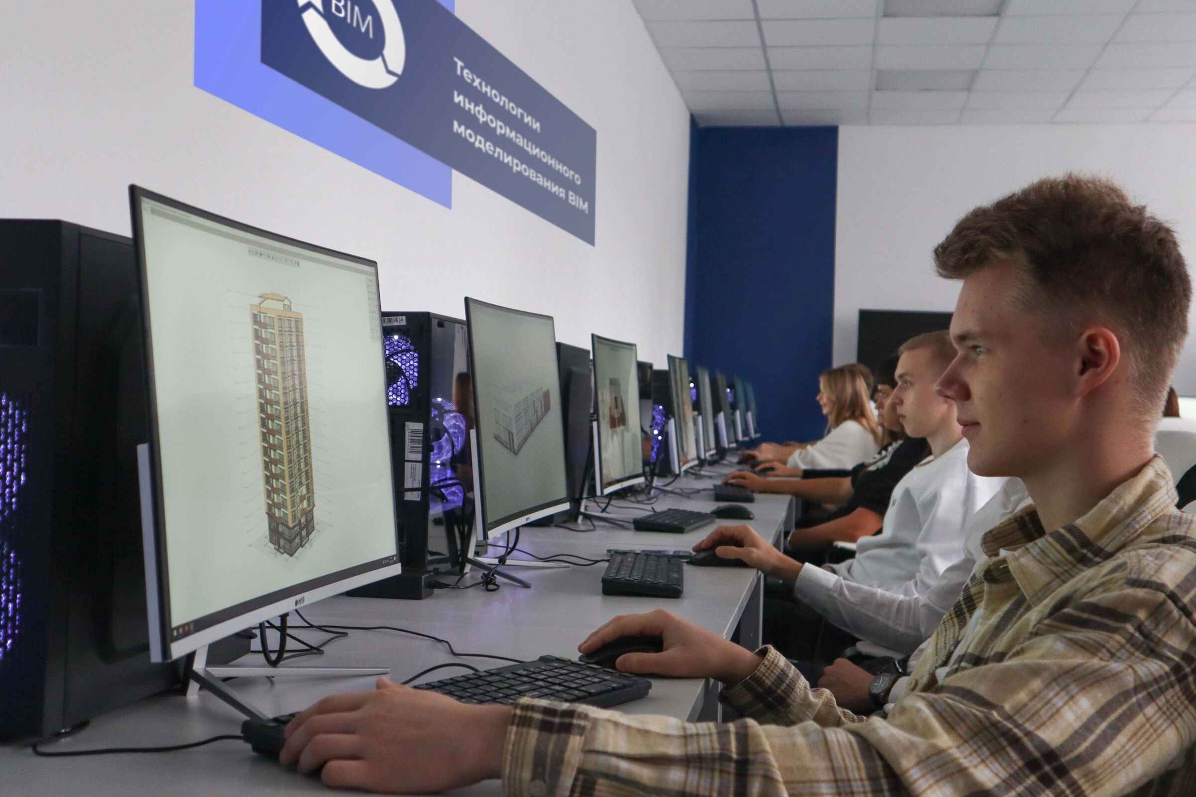 Новые мастерские открылись в пяти колледжах Ярославской области