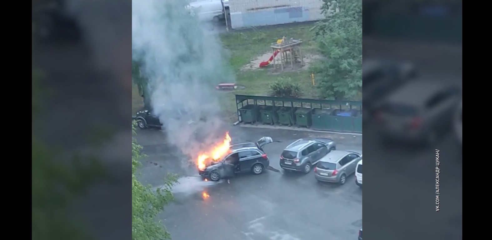 В одном из дворов Ярославля сгорел автомобиль