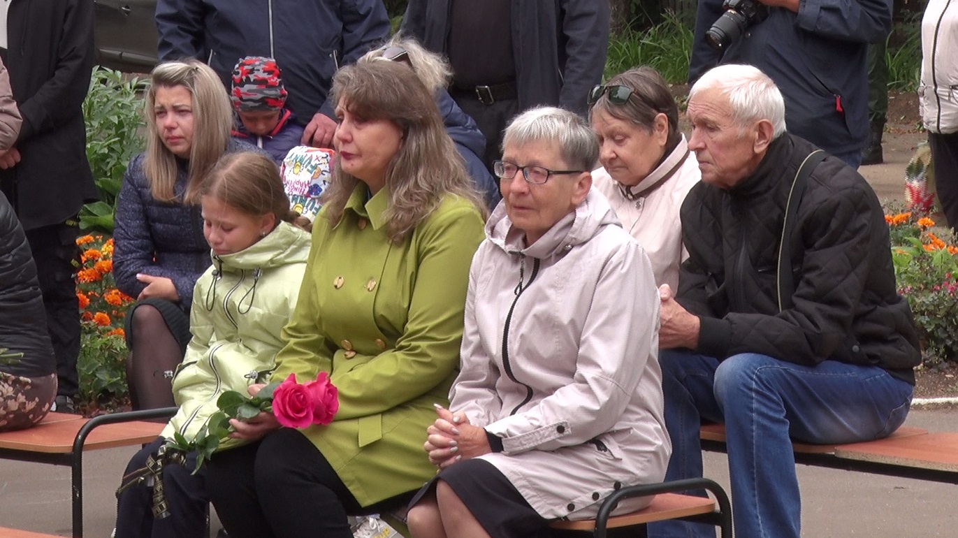Трогательные истории родственников: в Ростове установили мемориальные доски с фотографиями погибших в ходе спецоперации