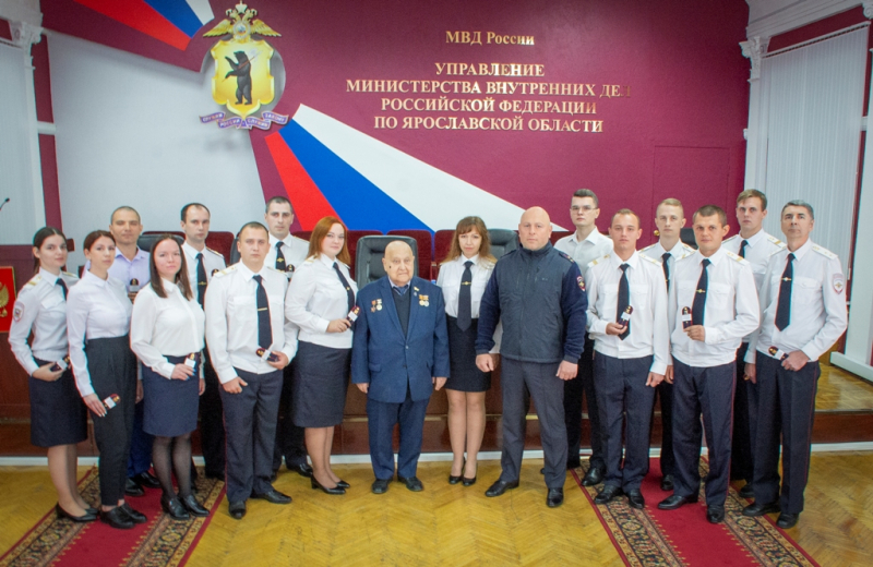 В Ярославле состоялась церемония вручения погон молодым сотрудникам УМВД