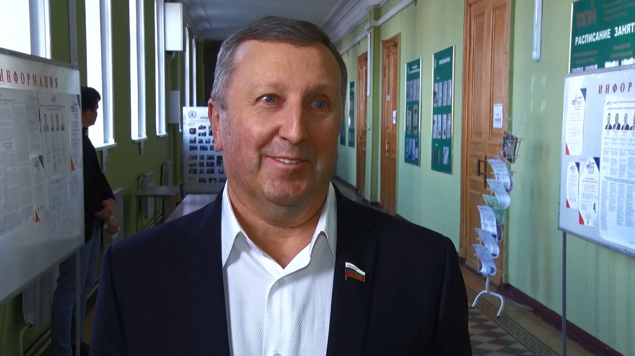 «Выборы — это исторический долг каждого избирателя вне зависимости от статуса», — отметил сенатор от Ярославской области Сергей Березкин