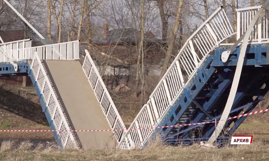 В Борисоглебском стартовал ремонт известного на всю страну пешеходного моста