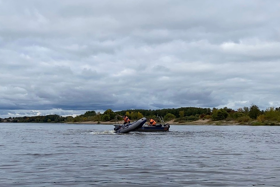Ярославца выкинуло в воду: видео «взбесившегося» моторного судна на Волге опубликовало МЧС