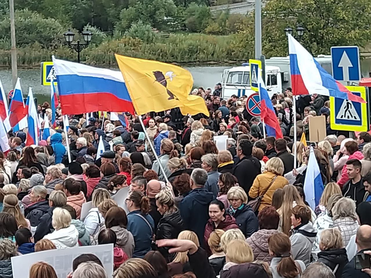 В Ярославле проходит митинг «Своих не бросаем»