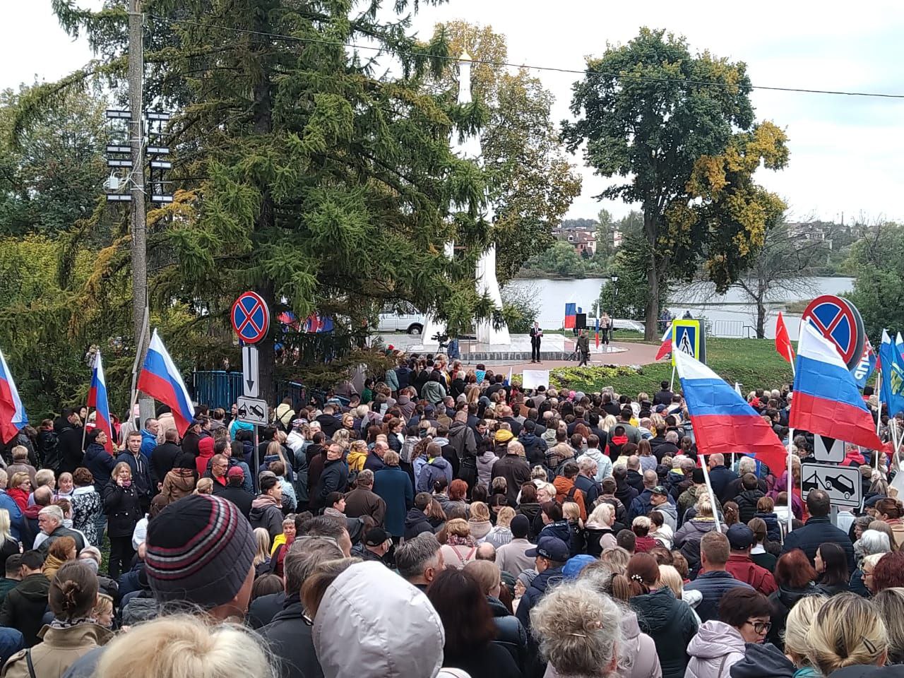 В Ярославле проходит митинг «Своих не бросаем»