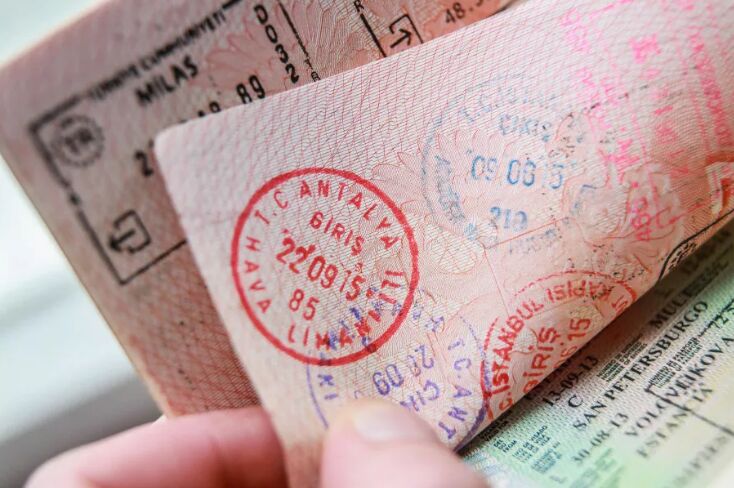Будет ли ограничена выдача заграничных паспортов в связи с мобилизацией? Ответ экспертов