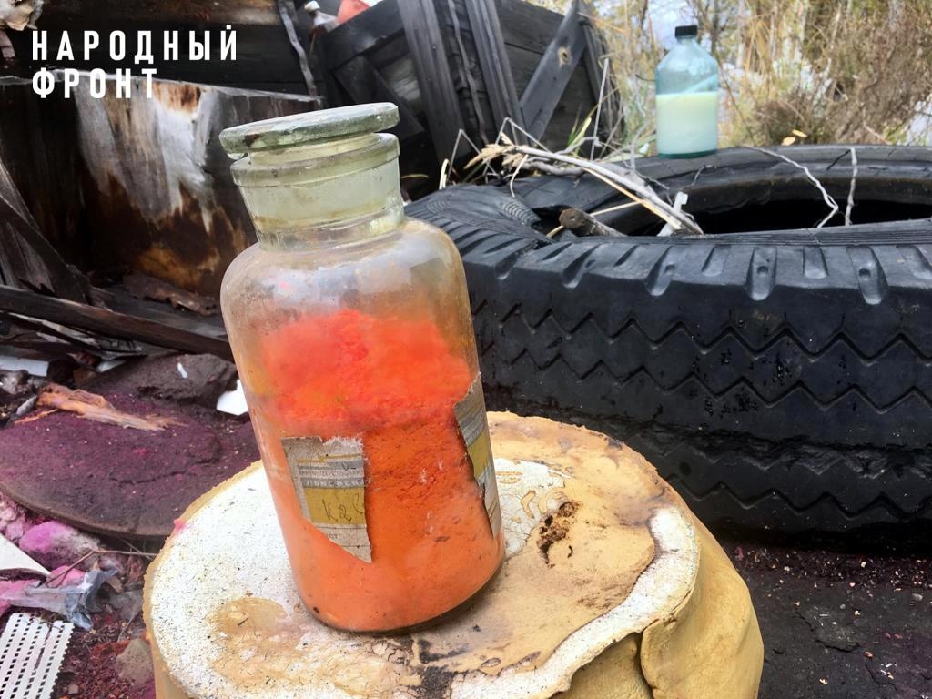 Способны вызвать судороги и рвоту: недалеко от окружной дороги Ярославля обнаружили свалку опасных отходов