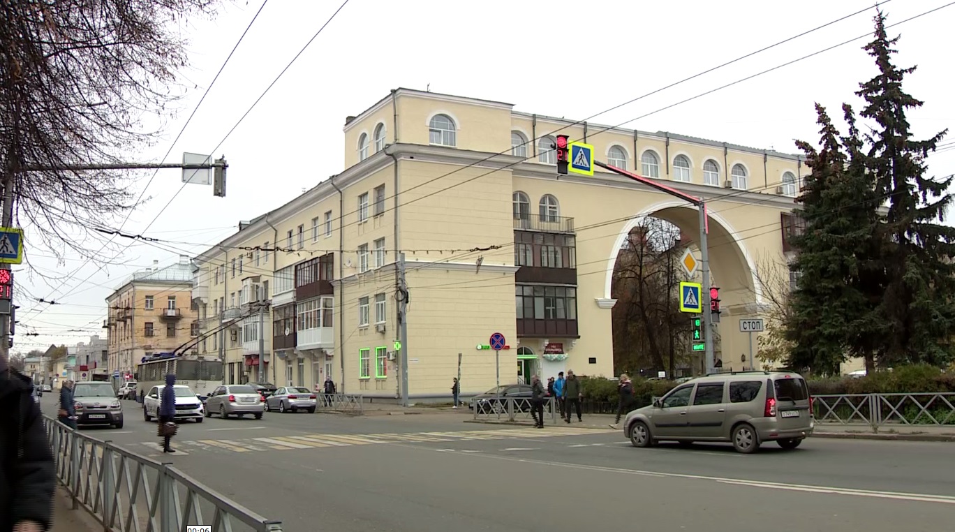 В Ярославле завершился капитальный ремонт «Дома с аркой» на Красной площади