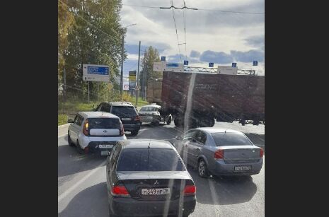 В Ярославле столкнулись поезд и легковой автомобиль
