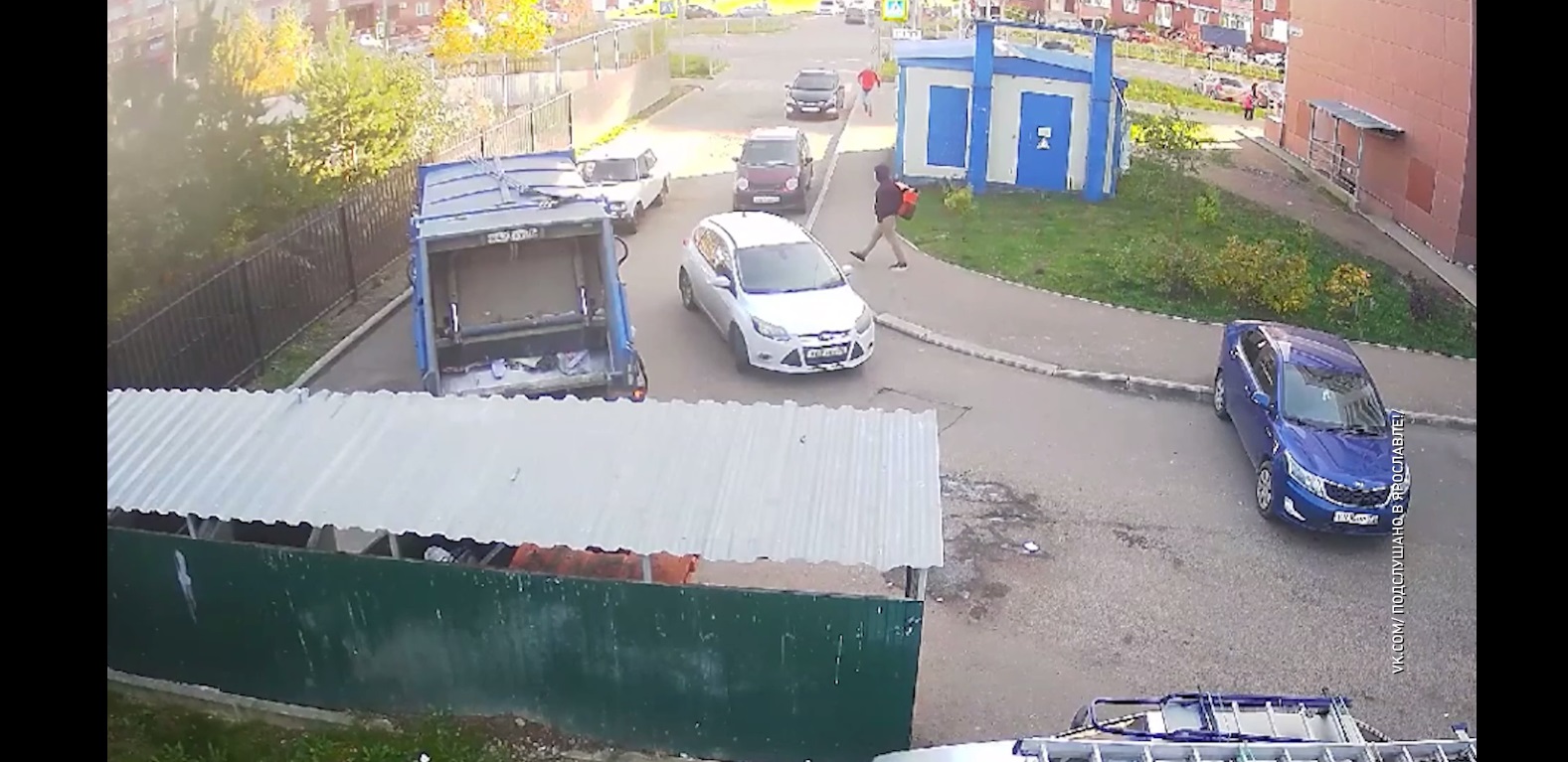 В Дзержинском районе неизвестный избил автокурьера