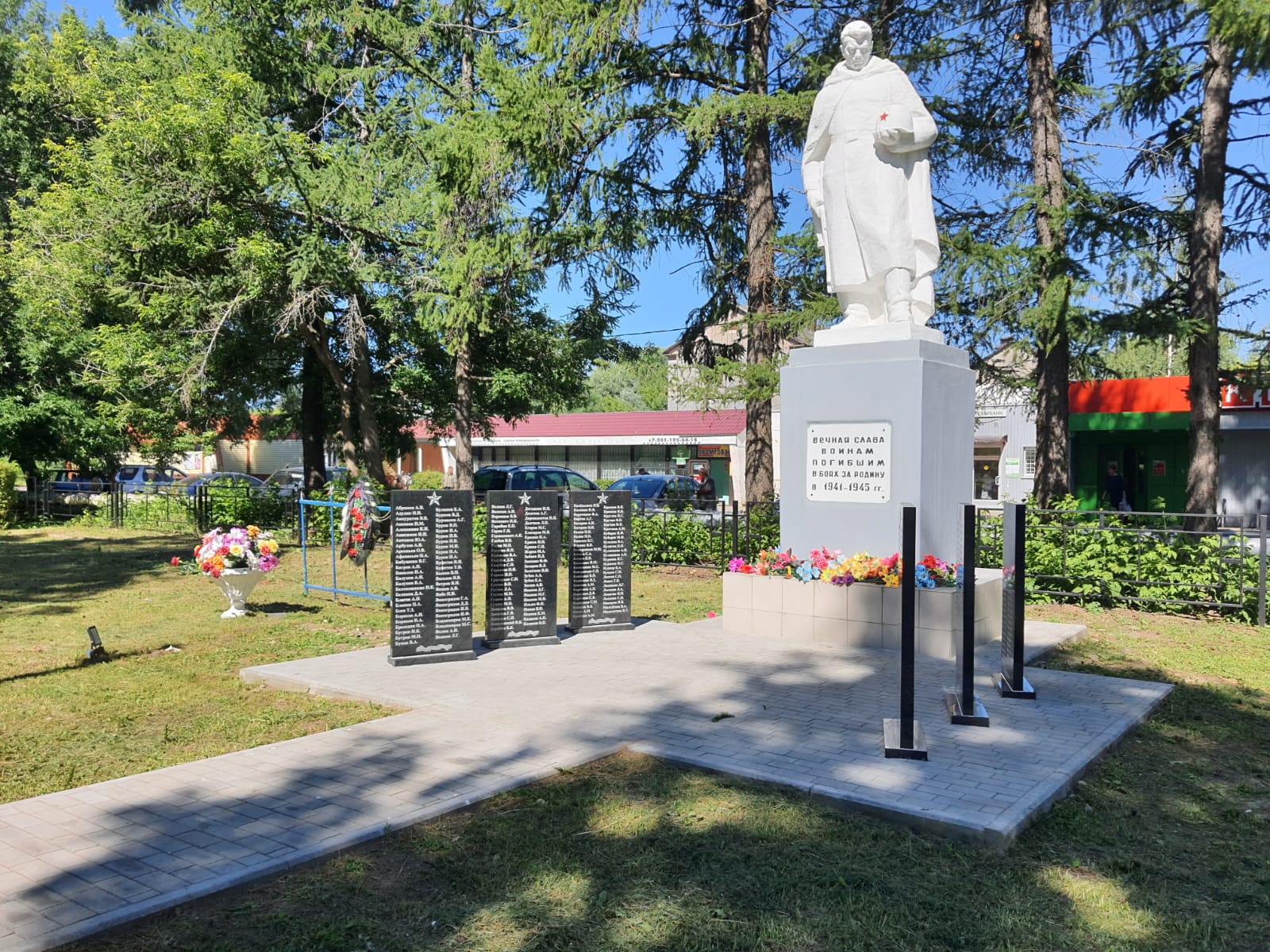 ​3 военно-мемориальных объекта благоустроены в Ярославской области в этом году