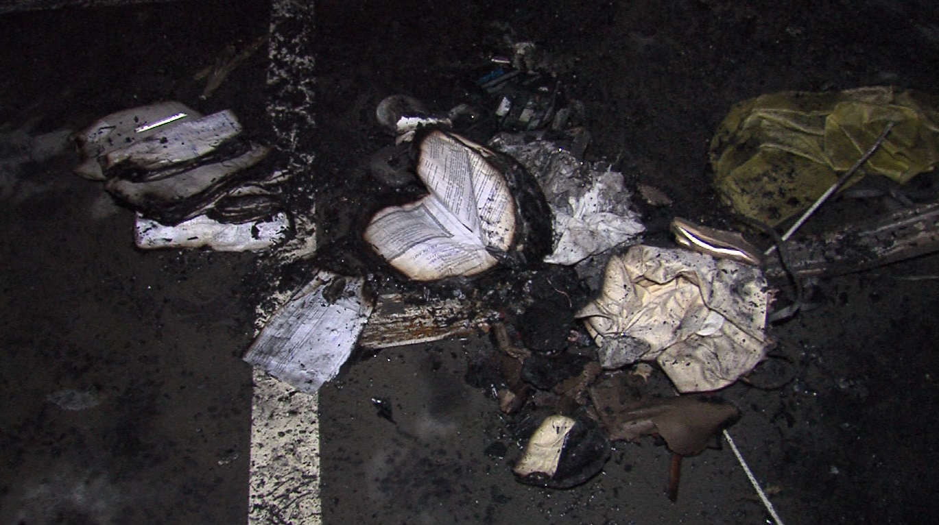 На подземной парковке одной из многоэтажек в центре в Ярославля сгорела иномарка