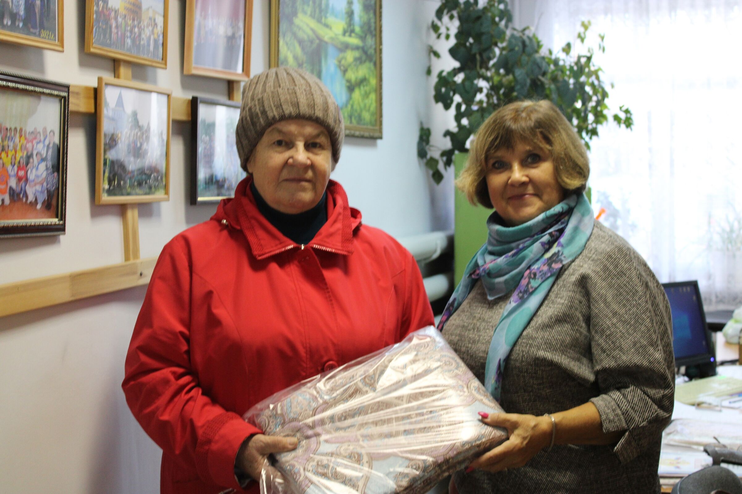 Лежачие инвалиды Тутаевского района получили специальные комплекты спального белья