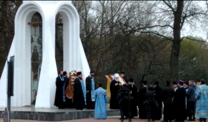 «Богохранимой стране нашей и воинству Ея многая лета» - митрополит поздравил ярославцев во время богослужения у Казанской часовни