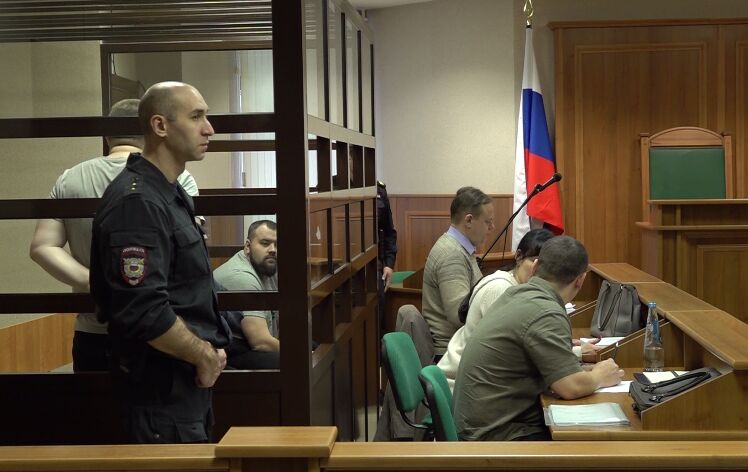 Мама едва сдерживает слезы: репортаж из зала суда, где судят молодых ярославцев, обвиняемых в организации нарколабораторий