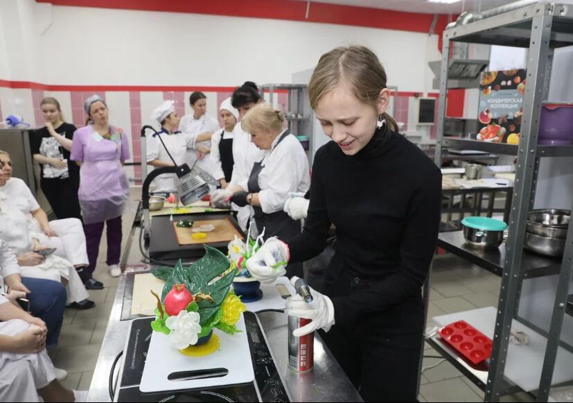 Ярославский колледж индустрии питания отметил юбилей межрегиональным семинаром и кондитерским мастер-классом