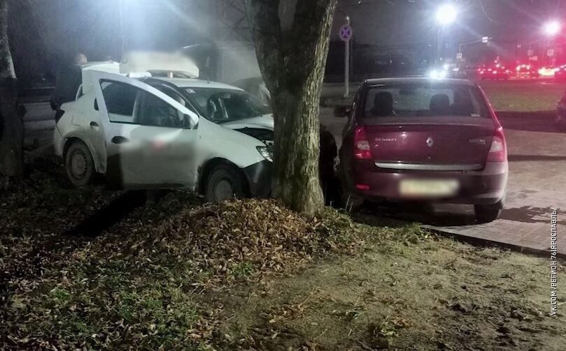 Автомобиль такси протаранил три машины в Брагино